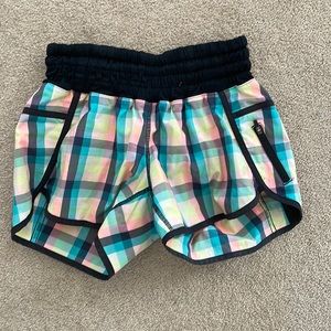 Lululemon tracker shorts size 4